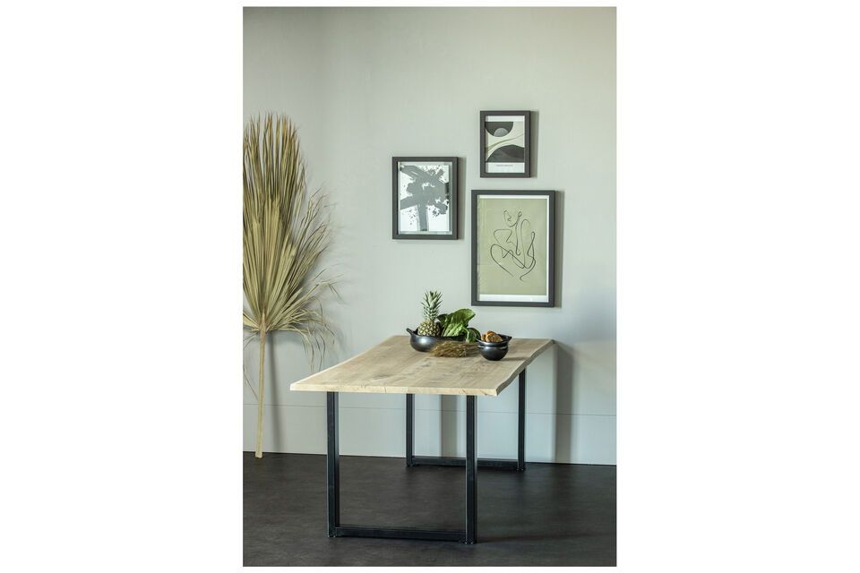 Treat yourself to a piece of raw nature at home with the Tablo solid oak table! Each tabletop is