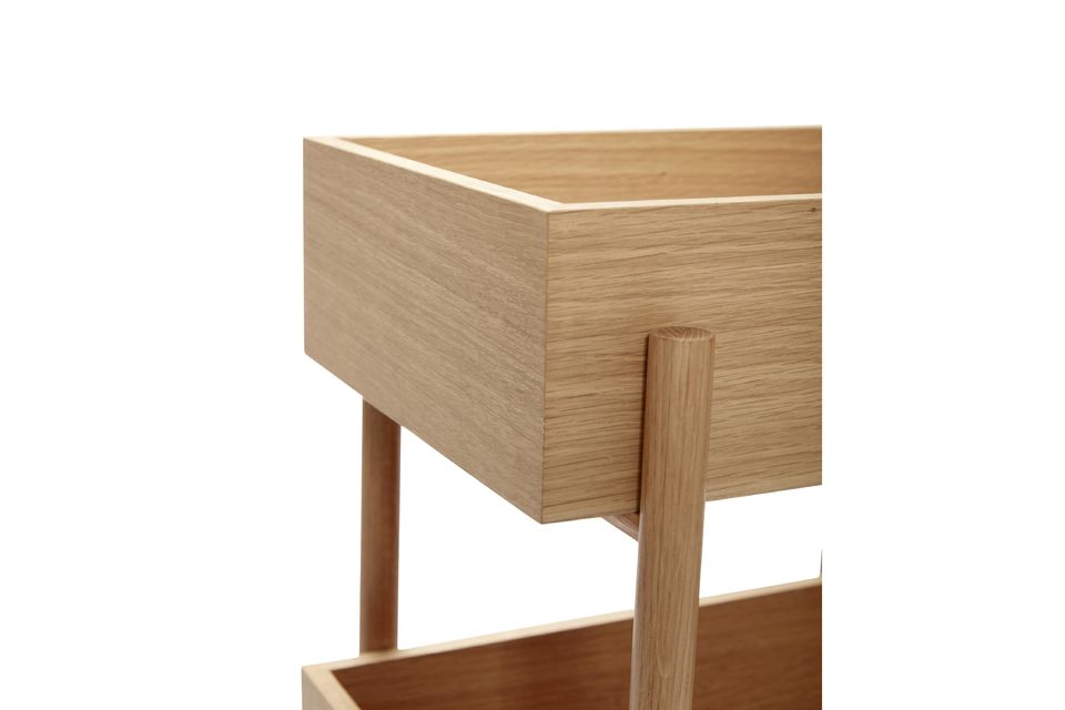 Its natural FSC-certified oak wood makes it a piece of furniture that stands out for its quality