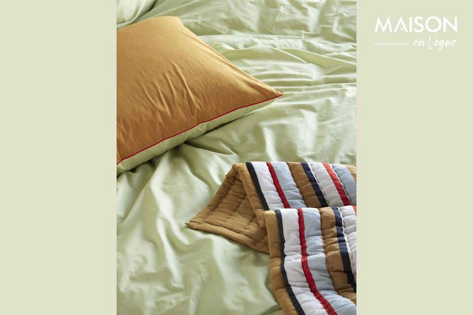 The Aki bedspread in shades of green