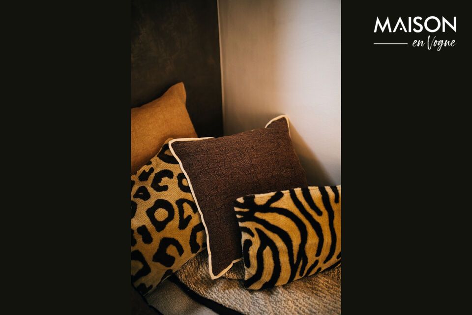 The cushion\'s ochre color brings a visual warmth that blends easily with different interior design