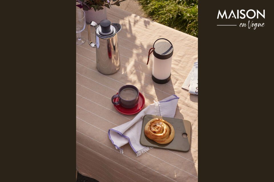 Add a touch of elegance to your dining experience with the Sera napkin/set