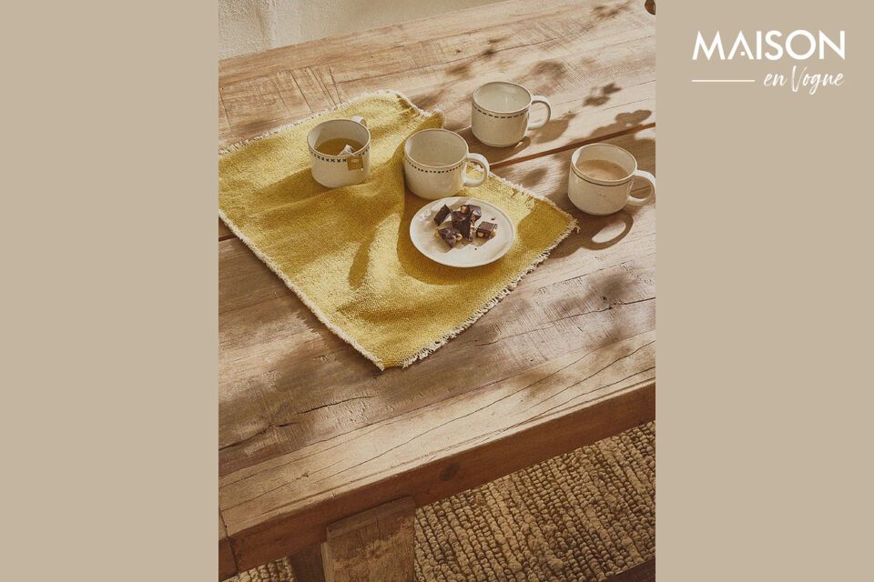 Discover the elegance and sobriety of our Biscotti beige porcelain plate