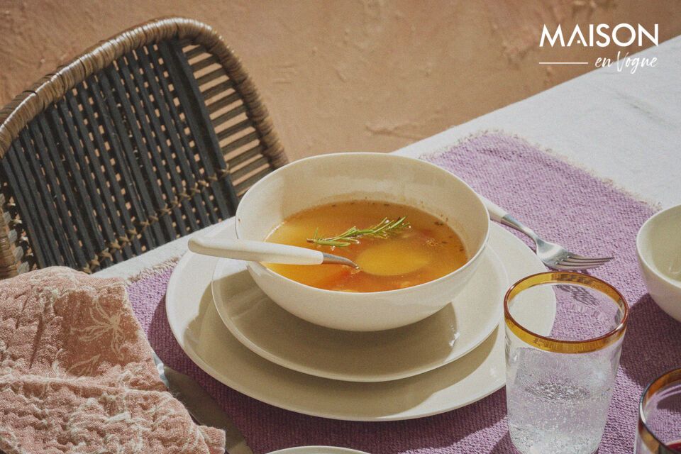 Discover the subtle charm of our Porcelain Soup Bowl, which combines elegance and functionality