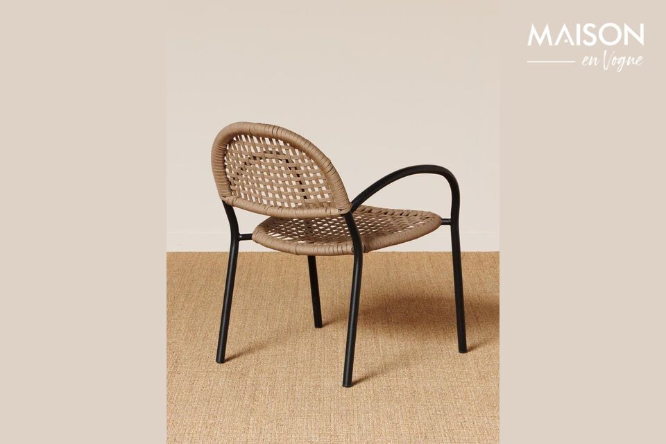 Discover our metal chair, subtly designed to combine comfort and style