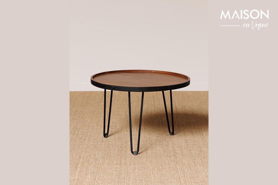 Teak coffee table: durability and elegance for everyday use.