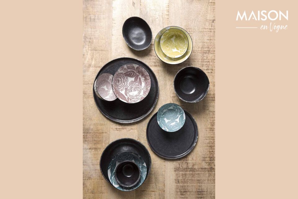 Discover the elegance of stoneware with this bowl.