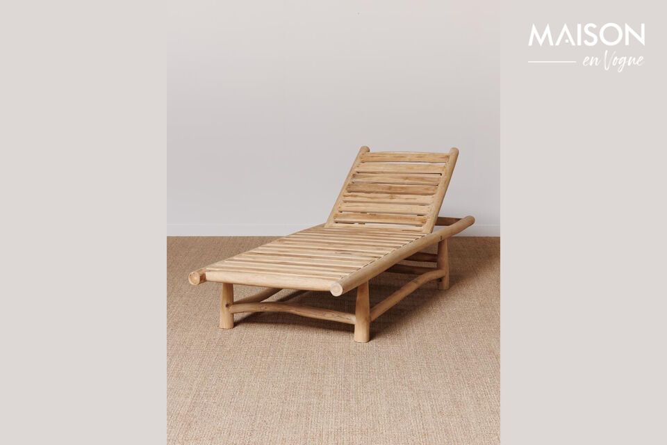 Discover the perfect balance between functionality and aesthetics with our teak chaise longue