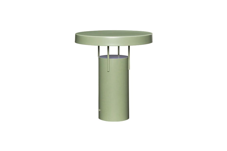 The BringMe green metal table lamp evokes spring freshness and offers a charming luminosity to your