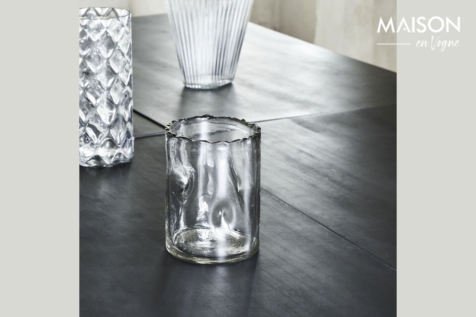 Elegance and refinement for your home with this glass vase.