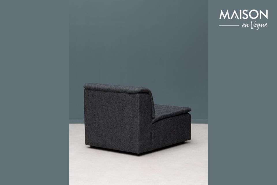 The neutral grey fabric of the Fauteuil Clide brings a touch of sobriety and class to your space