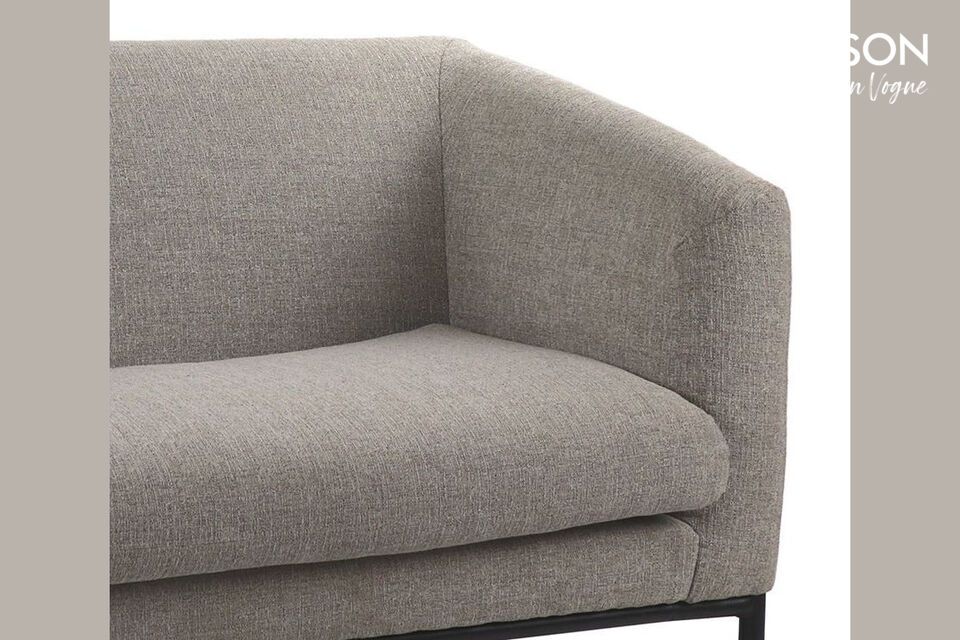 Its cushions in light grey fabric offer optimal comfort for the seat and back; 140 cm long