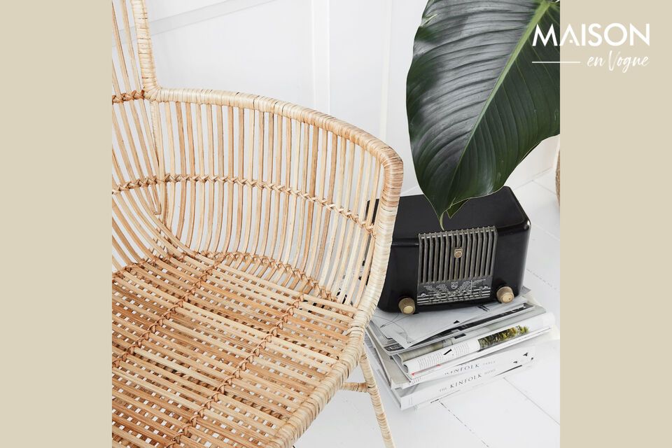 Natural elegance and comfort with this rattan armchair.