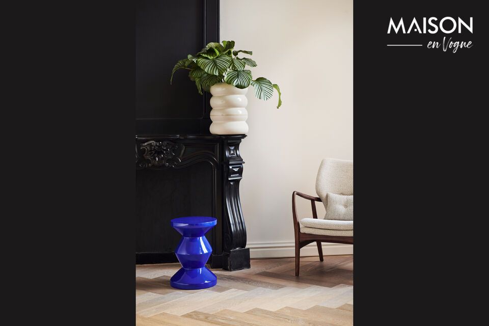 The Dark Blue Fiberglass Stool from the Zig Zag collection embodies a modern