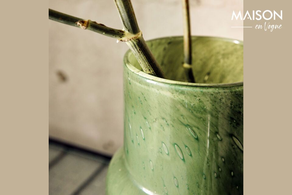 Add sparkle to your decor with the Bole vase in dark green glass