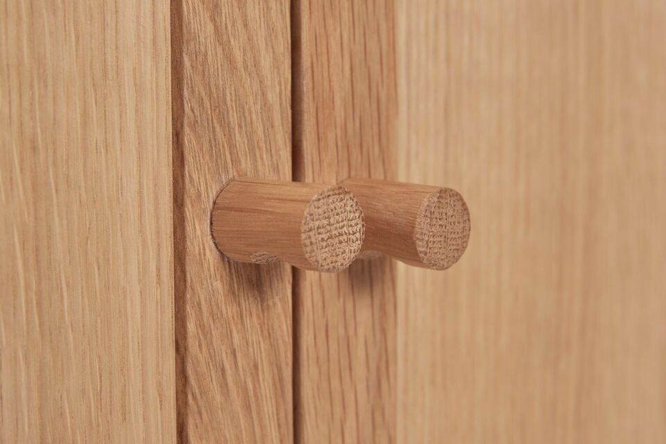 Made from high-quality light oak veneer