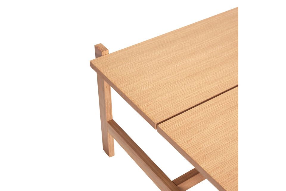 Give your living room a modern touch with our Dash coffee table in light wood