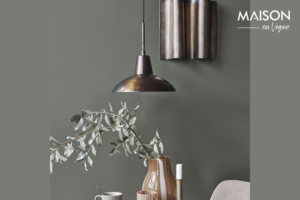 Industrial elegance for warm lighting in brown iron.