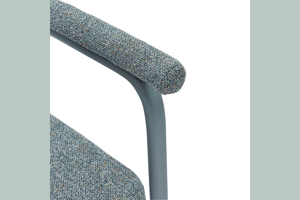 Made from sturdy metal and upholstered in 100% OEKOTEX-certified polyester