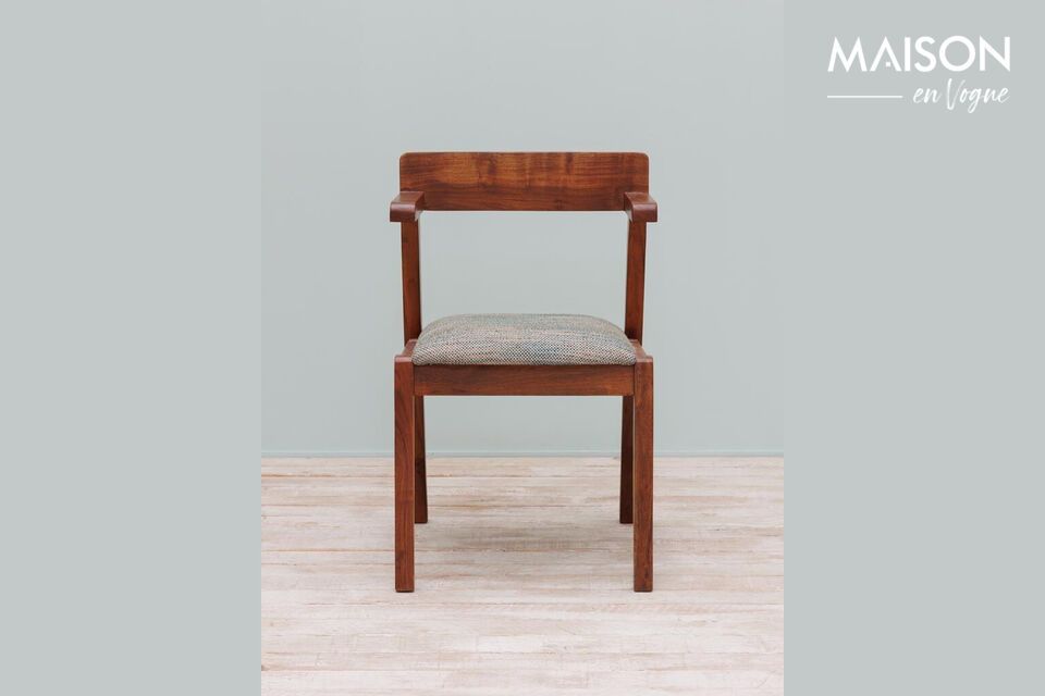 Sturdy, durable and elegant acacia chair.