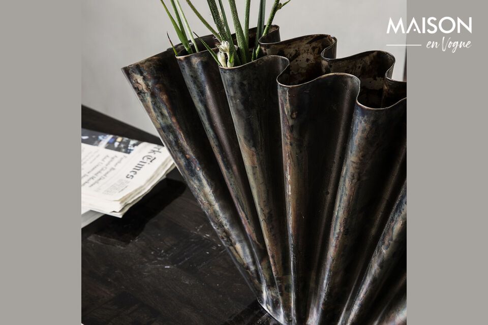 Discover the rugged elegance of the Flood vase