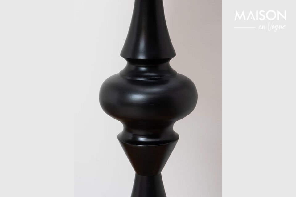 Bring elegance and functionality with our black metal lamp.