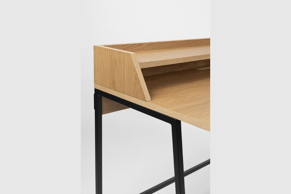 The sleek design of this desk