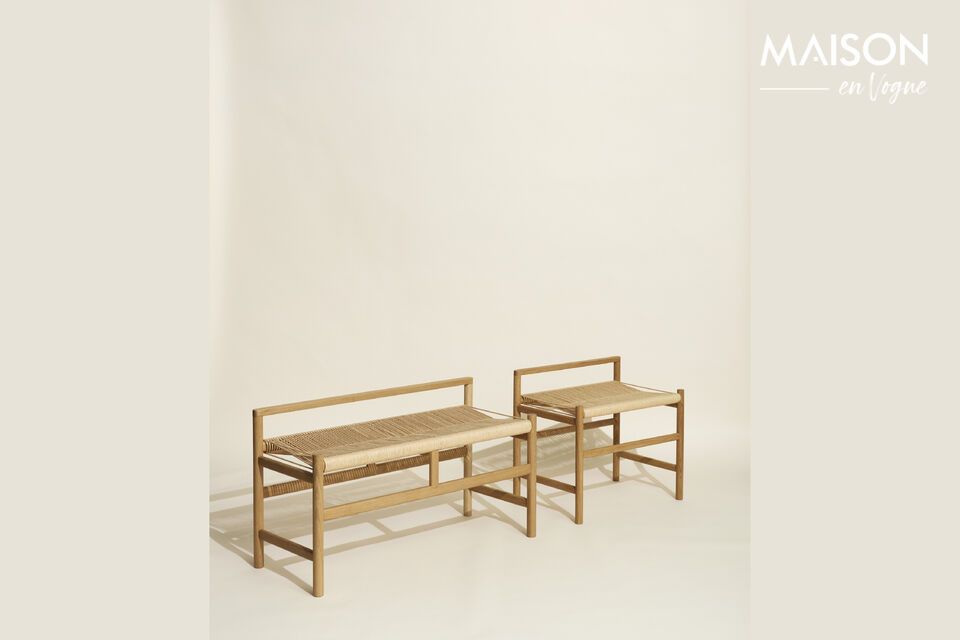 The Heritage light oak wood bench combines rusticity and refinement to create an elegant and