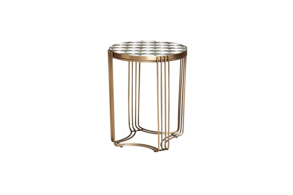 Discover a piece that combines elegance and functionality with our gold-colored iron side table