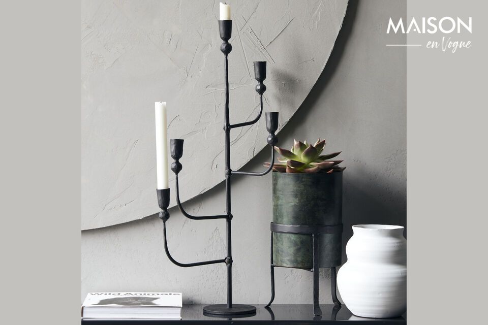 Sublimate your interior with elegance and sobriety thanks to this black iron candlestick.