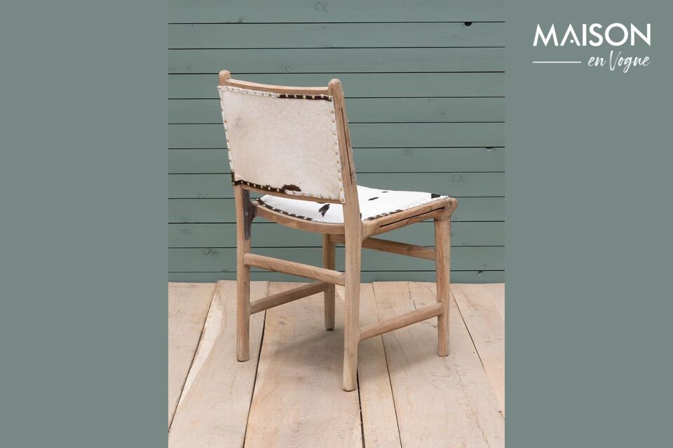 Discover elegance and functionality fused in a single creation: our white mango chair