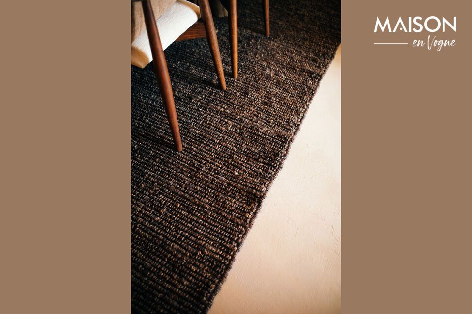 The authentic, bohemian look of the Kathu rug enriches any interior decoration with simple elegance