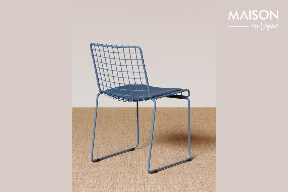 Discover comfort combined with modernity with our Kwadro blue metal chair