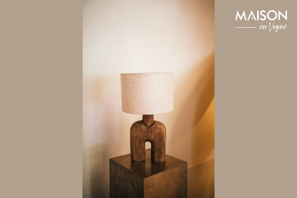 A totem design lamp with an \