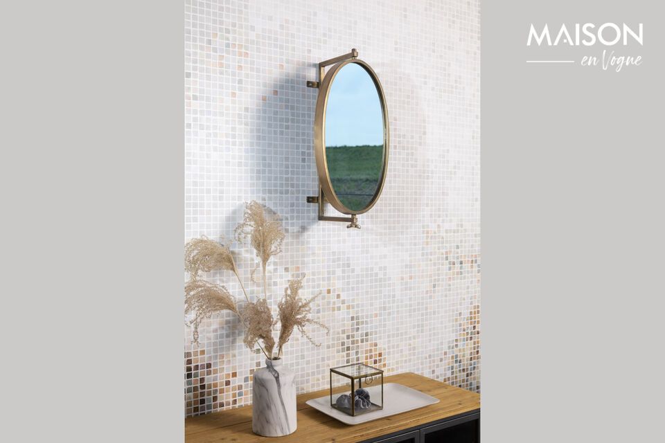 More than a utilitarian accessory, the Lara mirror is a real decorative element