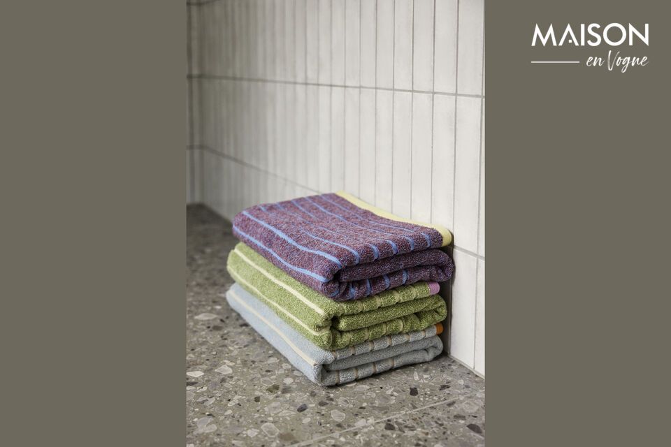 The Promenade large towel in pale green and red is the ideal accessory for those who value both