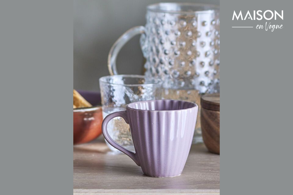 Discover the subtlety and softness of the Latina pink stoneware mug