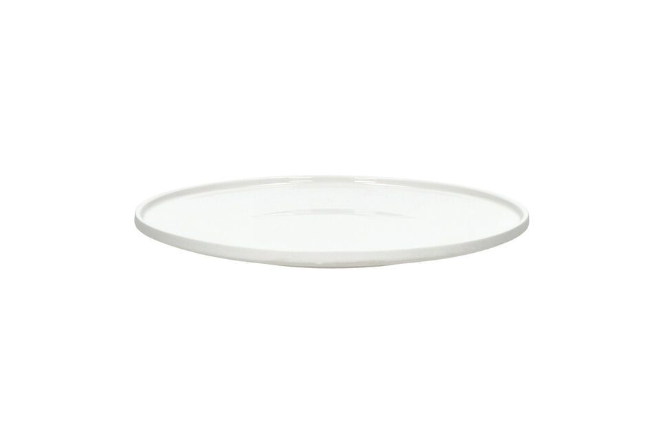 Easy to care for, dishwasher-safe and stackable, this plate makes for optimal storage