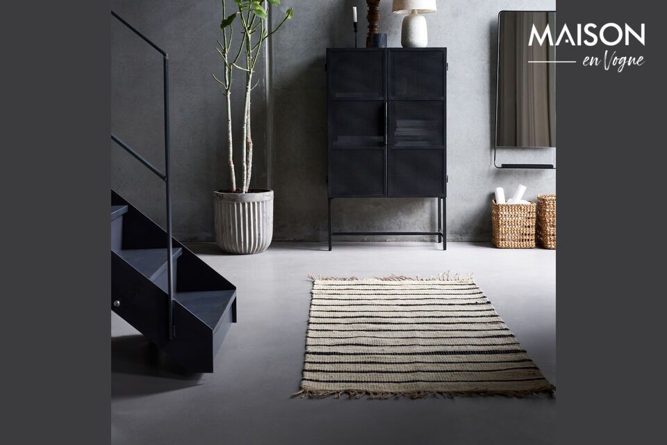 Timeless elegance with the black and natural jute rug.