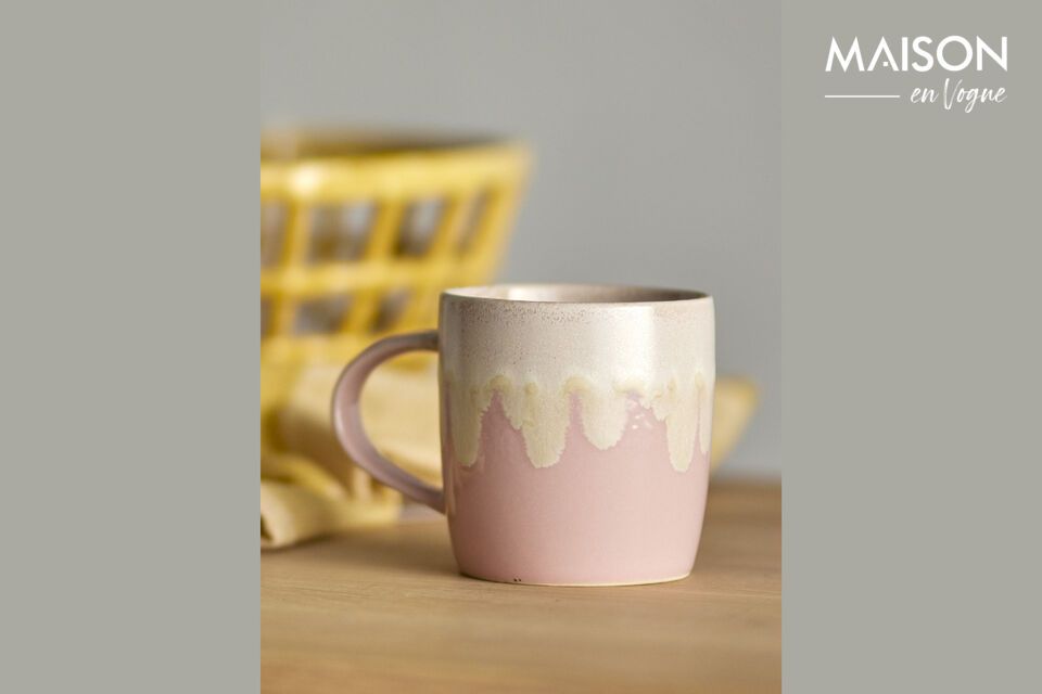 Discover subtle elegance for your moments of relaxation with the Stoneware Mug