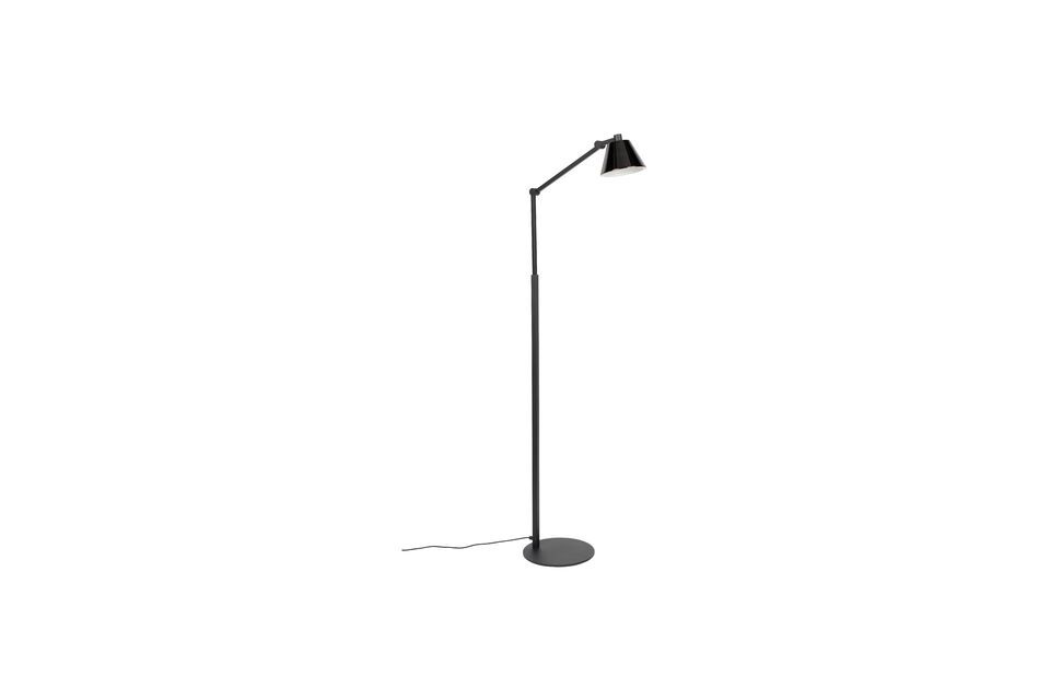 Sober and refined, the Lub floor lamp is a classic of contemporary interior design