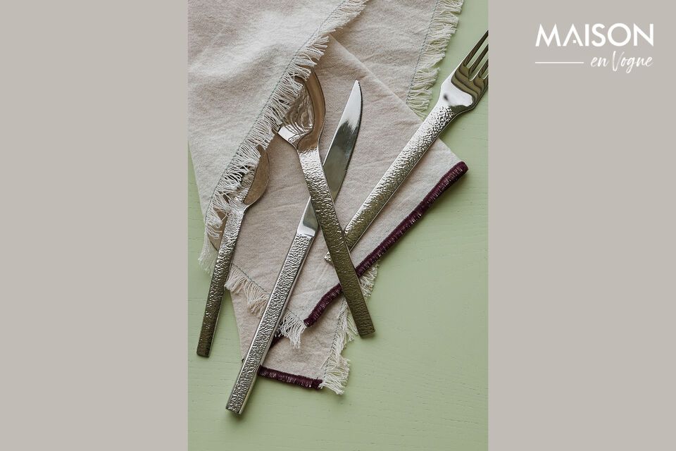 The Mano Grey Textured Stainless Steel 16-Piece Cutlery Set is the perfect example of harmony