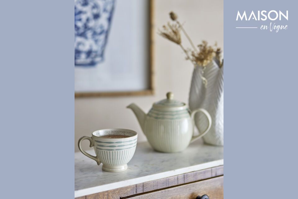 Feel the everyday elegance with our blue stoneware mug.