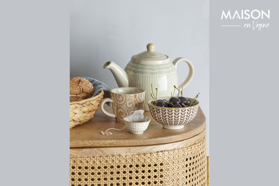 Discover elegance and functionality combined in the Maple Teapot from Creative Collection