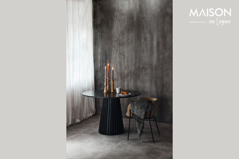 Discover timeless elegance with the Mary black marble 6-seater tabletop