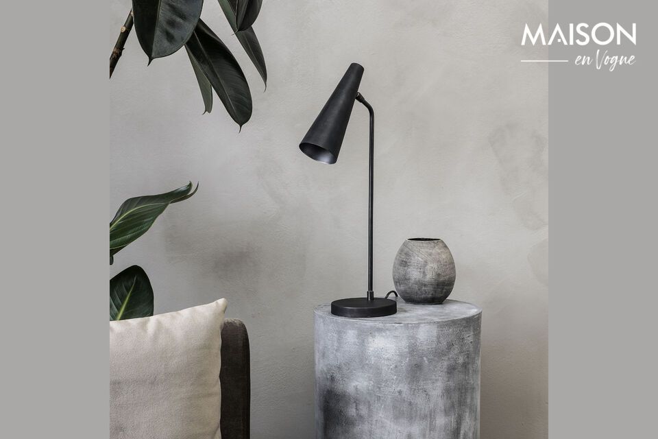 Bring a touch of elegance to your home with the Precise table lamp