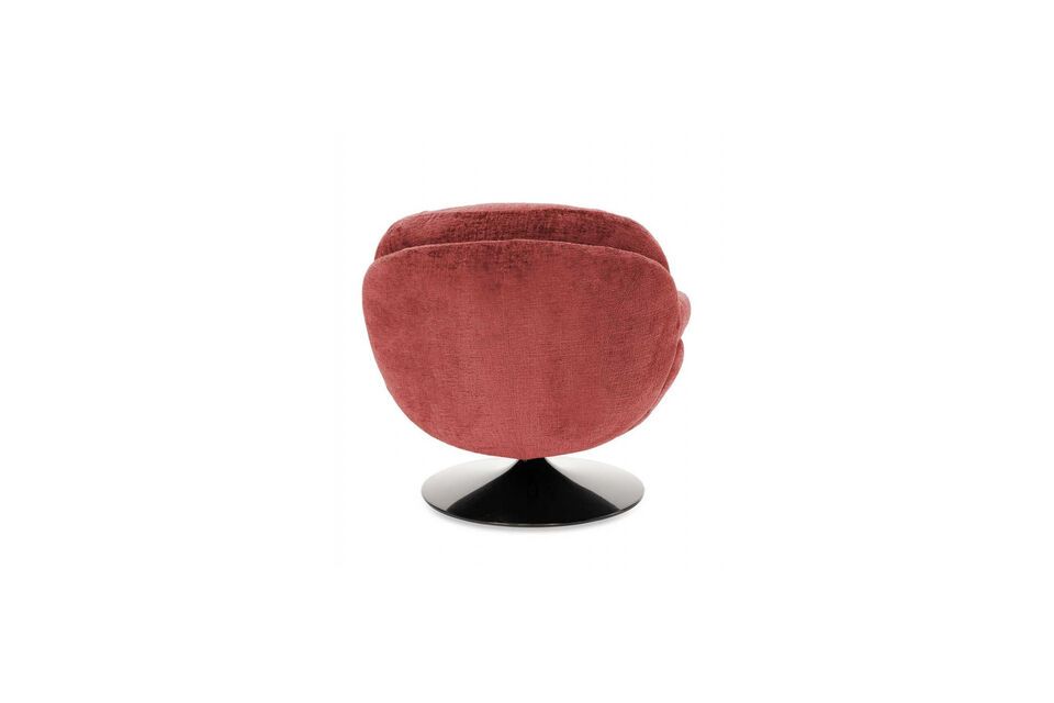 Its luxurious burgundy velvet is soft to the touch and its wrap-around shape invites you to relax