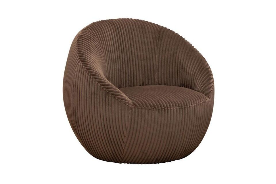 This armchair has generous dimensions of 80 cm in length and depth