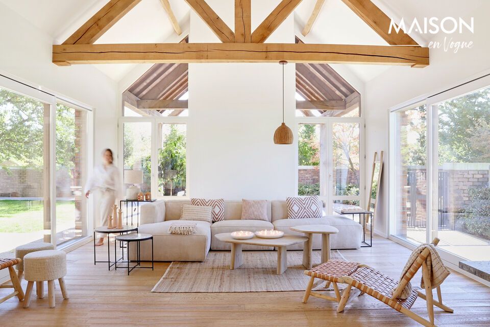 Simple and natural, a coffee table in mango wood.