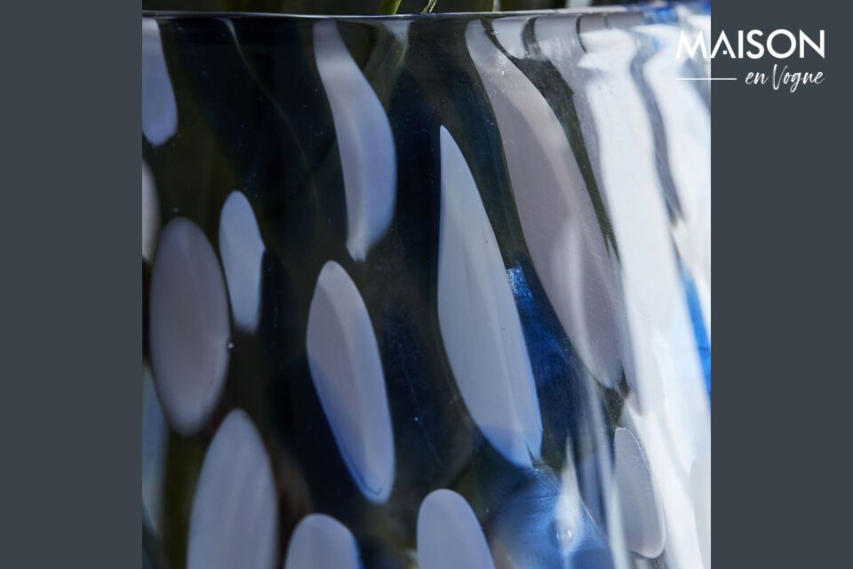 Discover the refined elegance of the Mote Vase