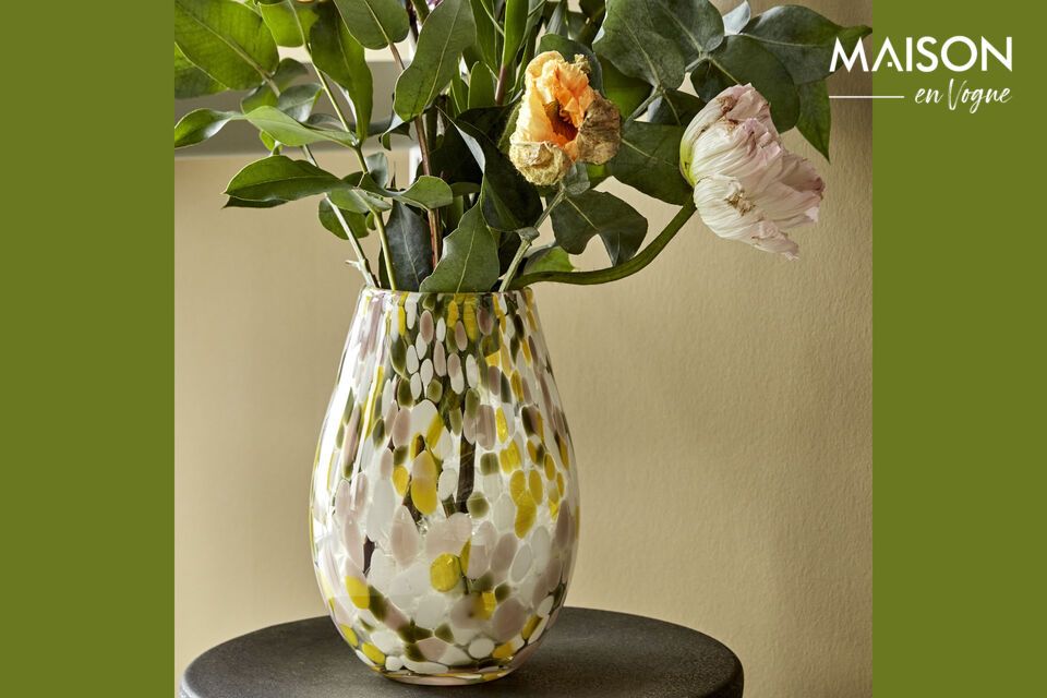 Brighten up your home with this elegant yellow glass vase.